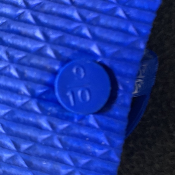 Boys blue sandals.  Adjustable straps.  Size large (8-10) - Picture 3 of 5